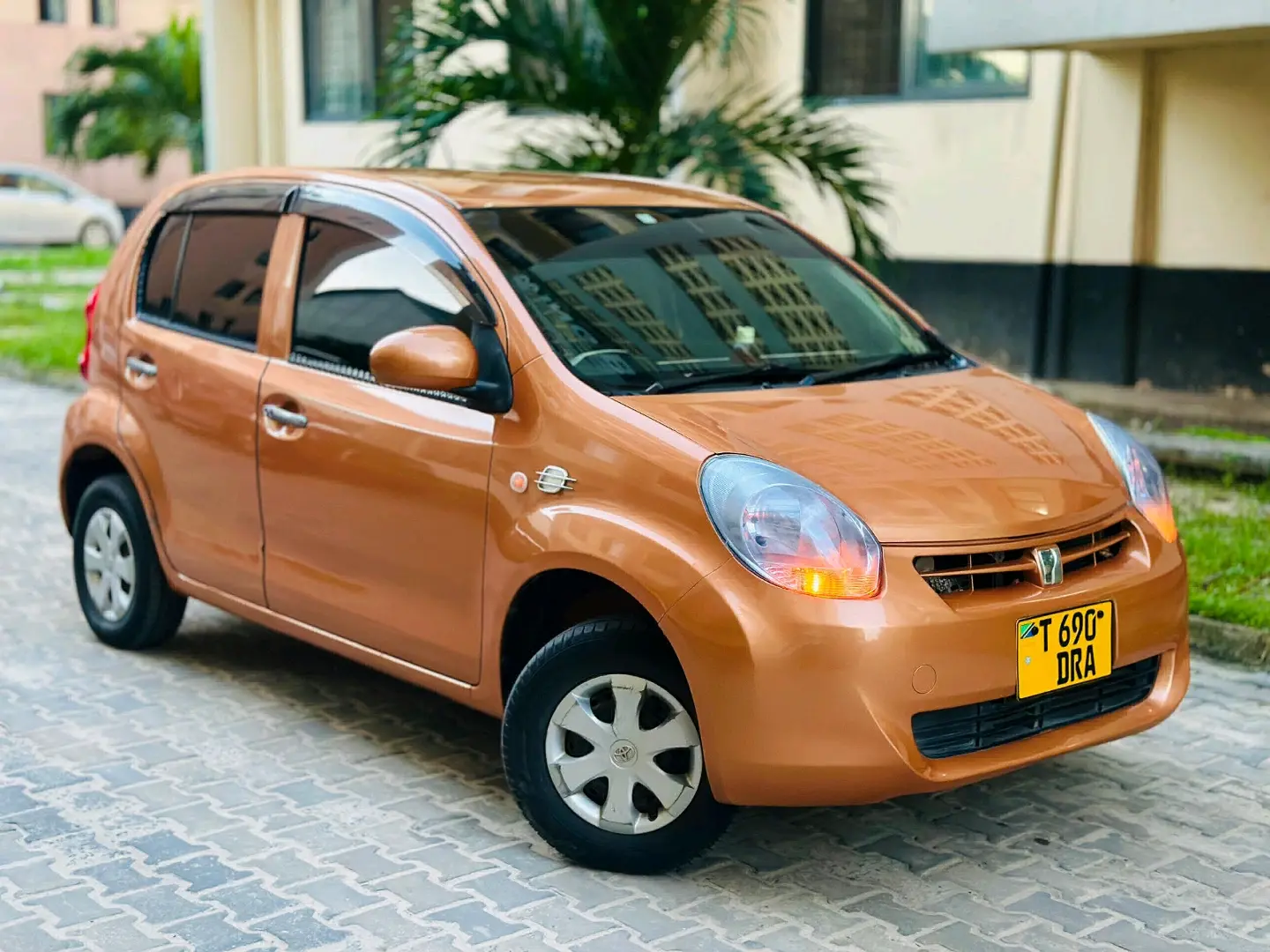 Toyota Passo (Copper) thumbnail 2
