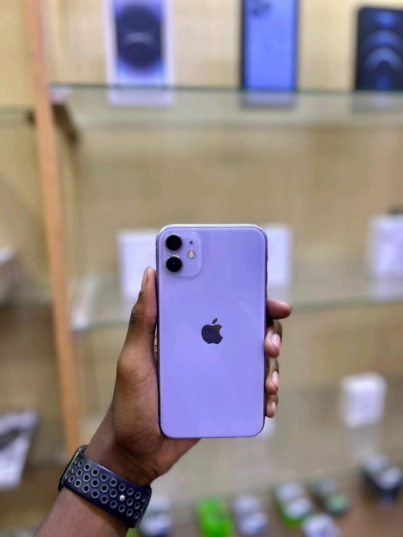 Samsung & iPhone Smartphones and Accessories (Earphones, Chargers, Cases) thumbnail 3