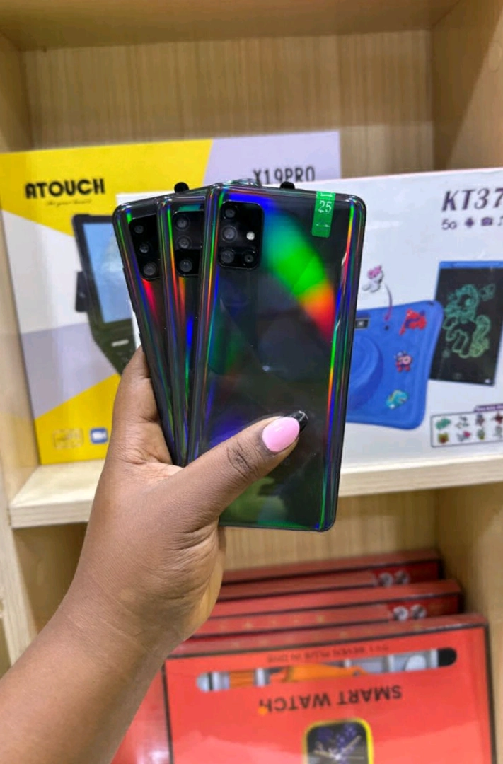 Samsung & iPhone Smartphones and Accessories (Earphones, Chargers, Cases) thumbnail 6