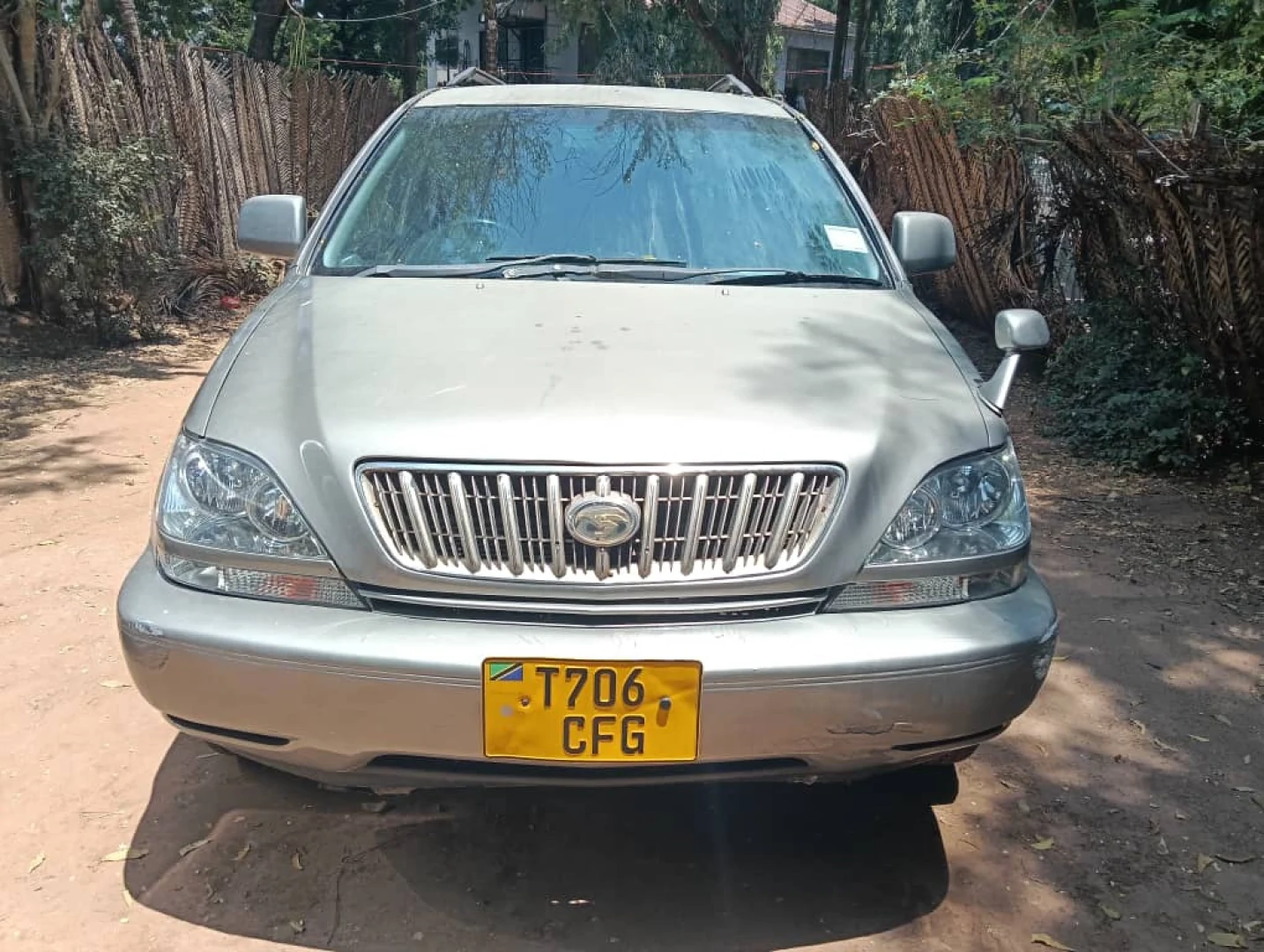 Toyota Harrier Old Model VVTI 2360 CC (9 Million TZS) thumbnail 2