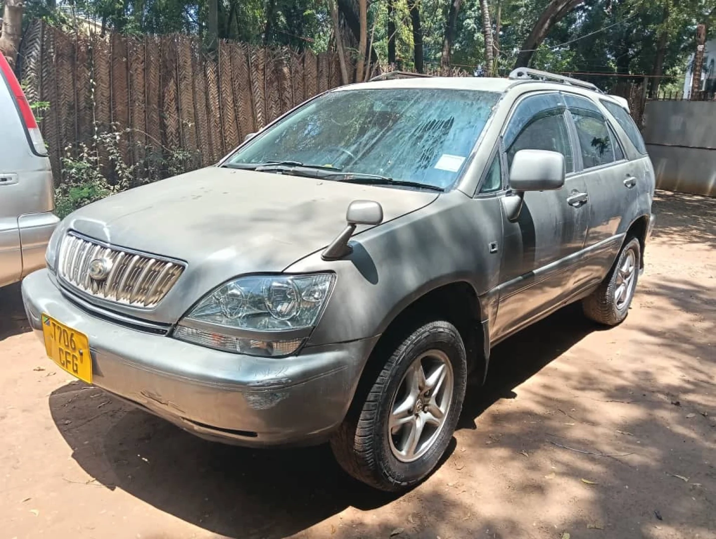 Toyota Harrier Old Model VVTI 2360 CC (9 Million TZS) thumbnail 4