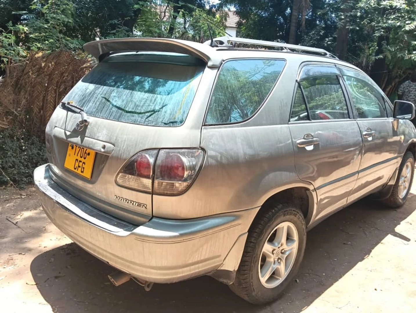 Toyota Harrier Old Model VVTI 2360 CC (9 Million TZS) thumbnail 7