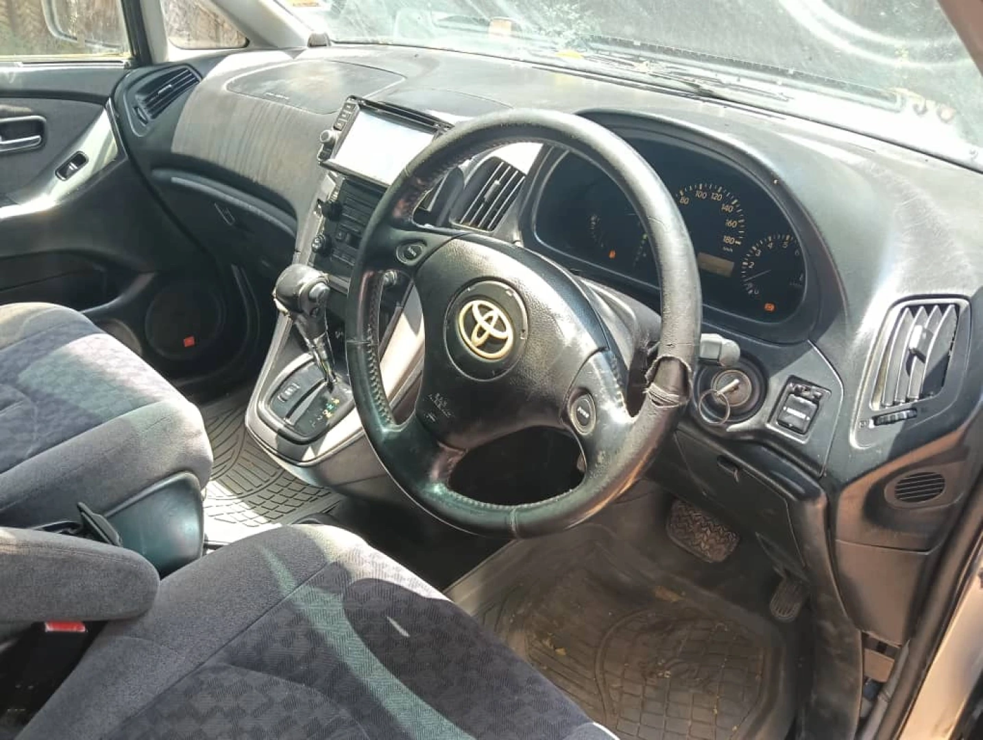 Toyota Harrier Old Model VVTI 2360 CC (9 Million TZS) thumbnail 8