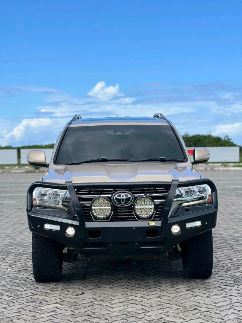 Toyota Land Cruiser V8 2018 - Low Mileage