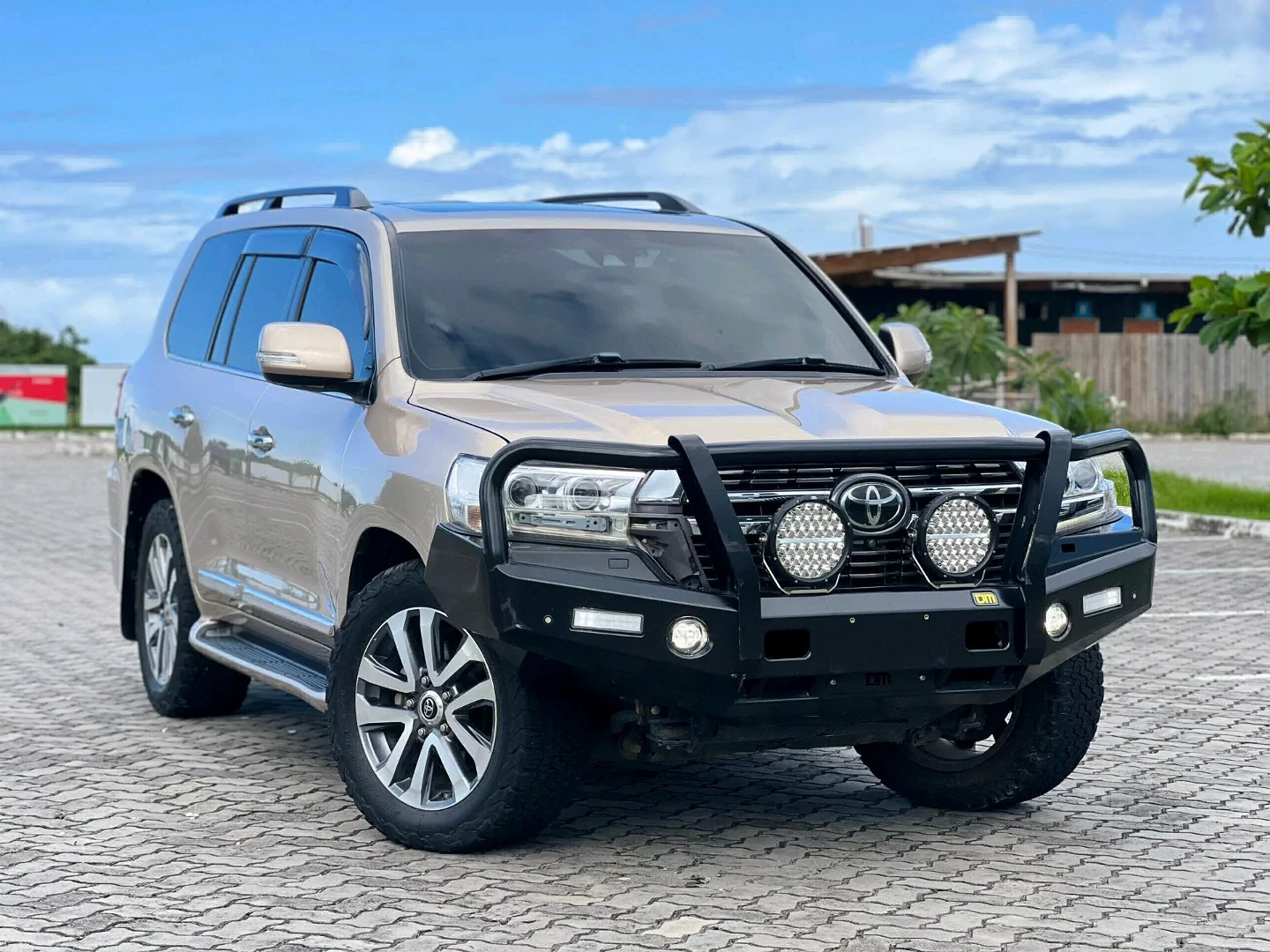Toyota Land Cruiser V8 2018 - Low Mileage thumbnail 2