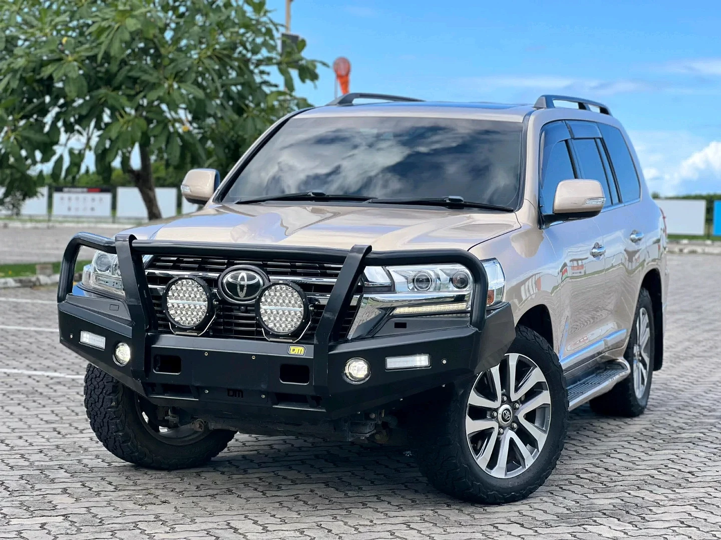 Toyota Land Cruiser V8 2018 - Low Mileage thumbnail 3