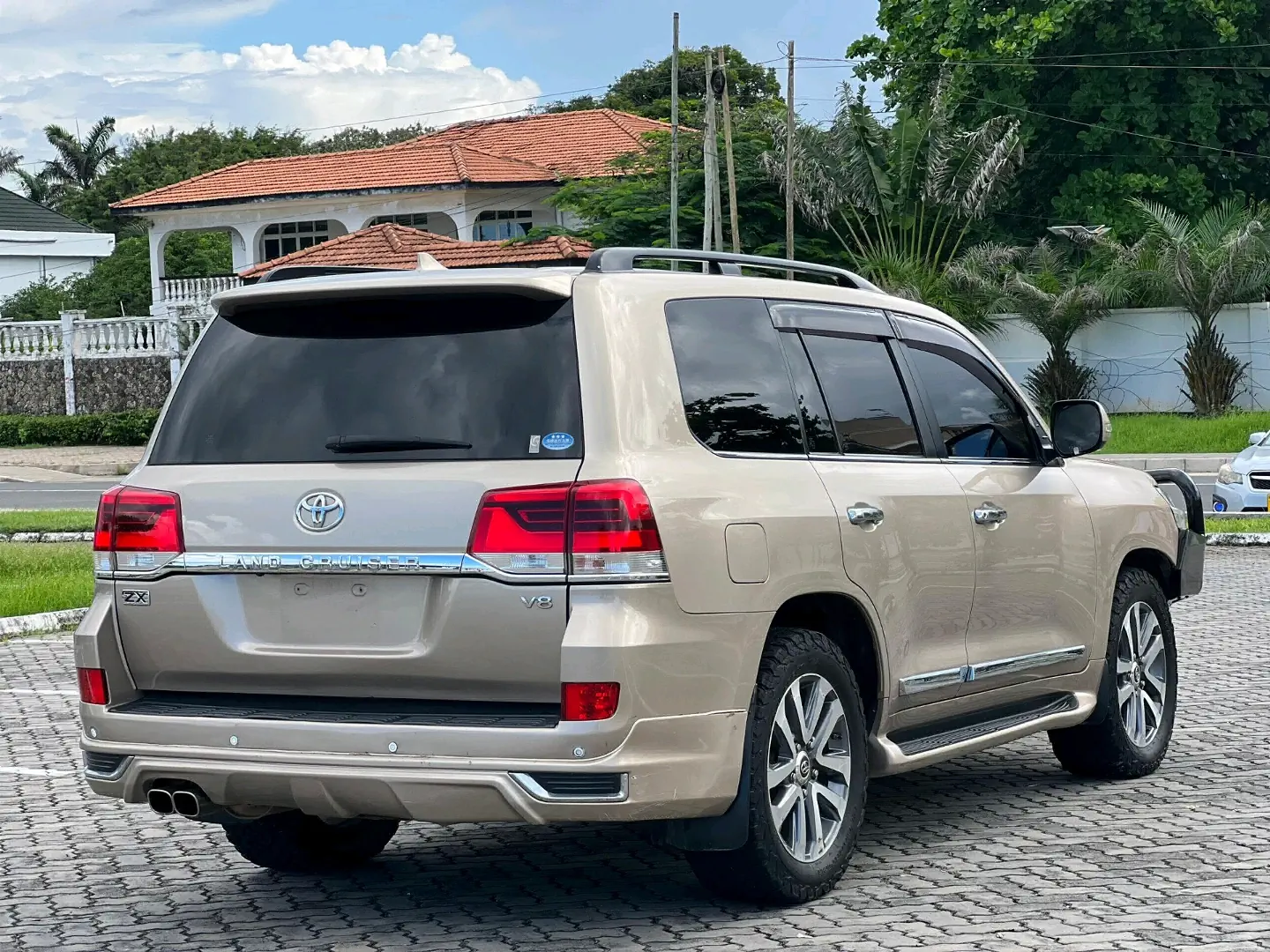 Toyota Land Cruiser V8 2018 - Low Mileage thumbnail 5