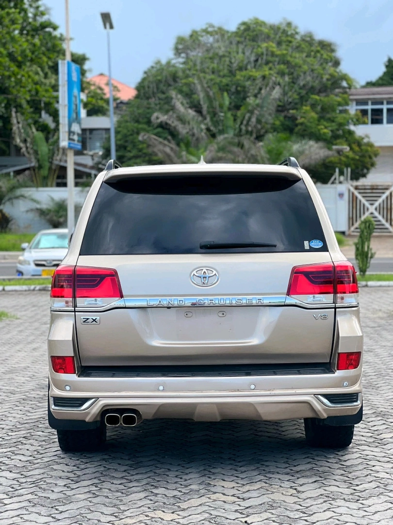 Toyota Land Cruiser V8 2018 - Low Mileage thumbnail 7