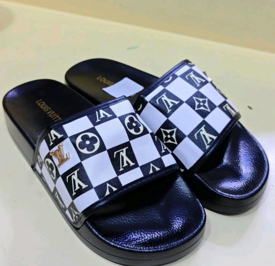 Black Clarks Slide Sandals thumbnail 2