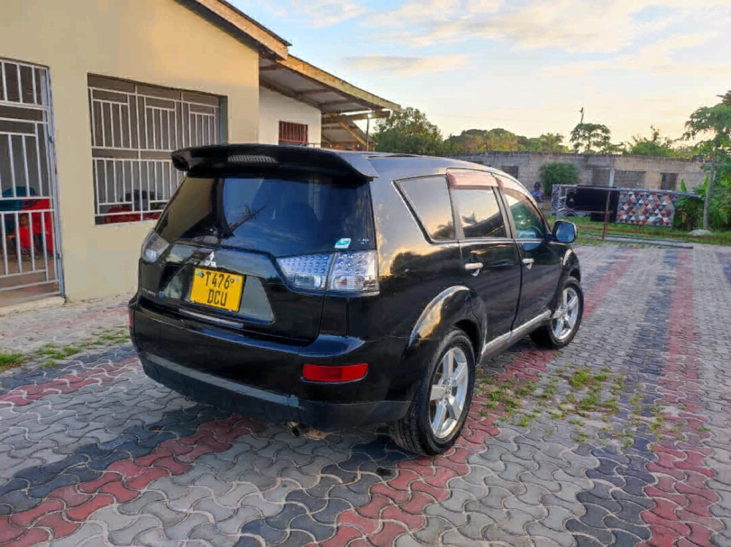 Black Mitsubishi Outlander SUV for Sale thumbnail 3