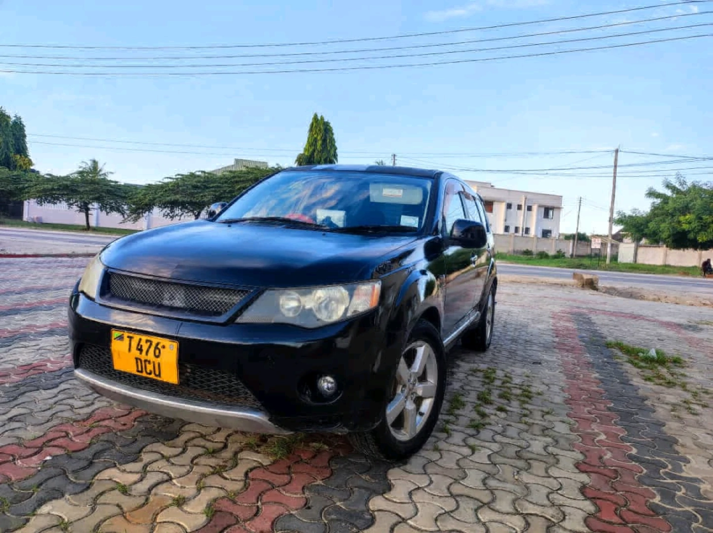 Black Mitsubishi Outlander SUV for Sale thumbnail 4