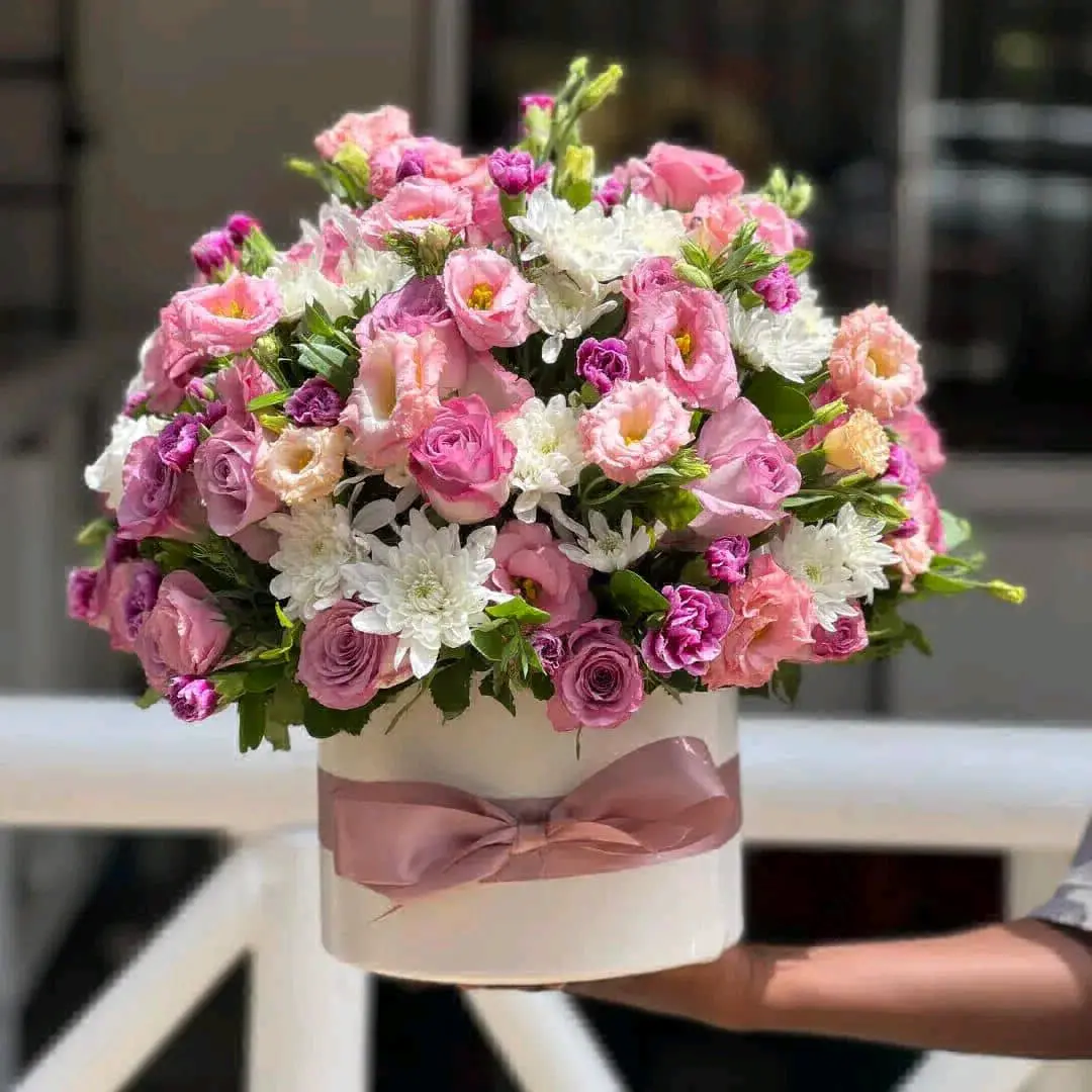 Fresh Flower Bouquets & Floral Displays thumbnail 2