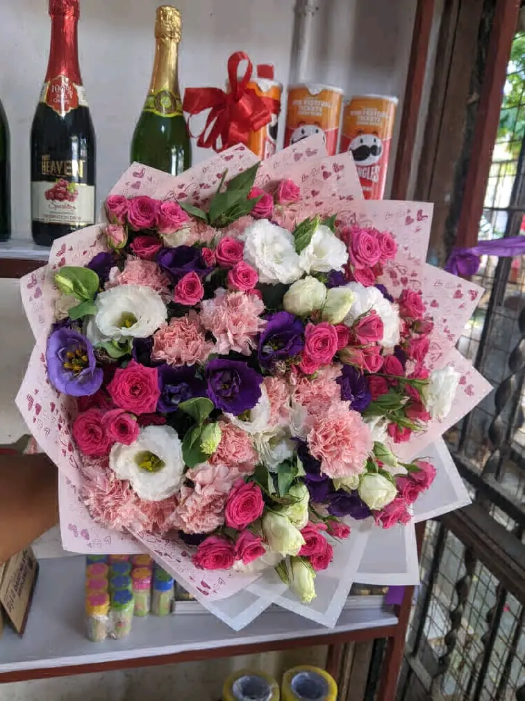 Fresh Flower Bouquets & Floral Displays thumbnail 3