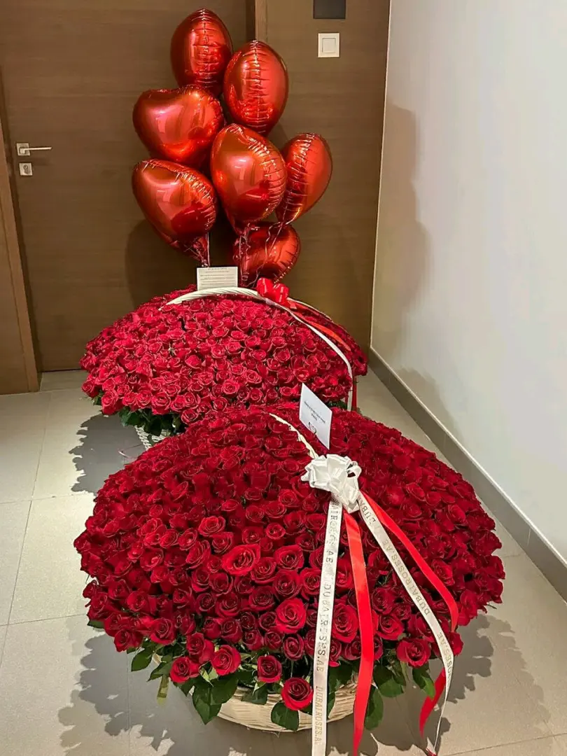 Fresh Flower Bouquets & Floral Displays thumbnail 5