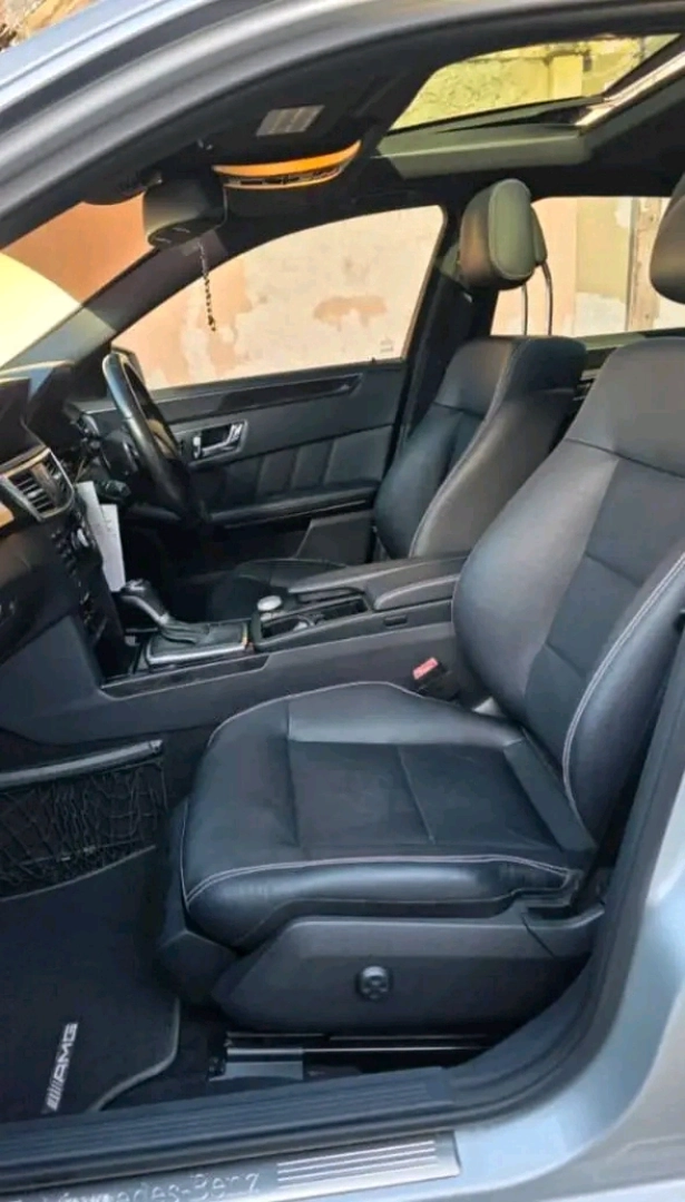 Mercedes Benz E Class 2011 7G-tronic Sedan thumbnail 2