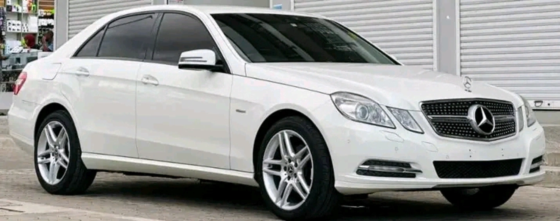 Mercedes Benz E Class 2011 7G-tronic Sedan thumbnail 3