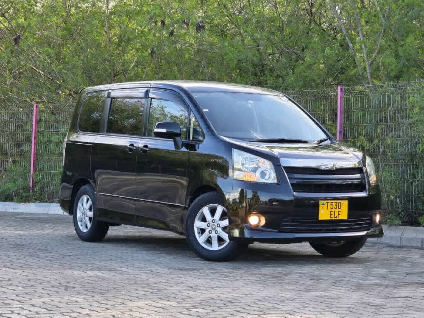 Toyota Noah 2008 Low Mileage Black Minivan