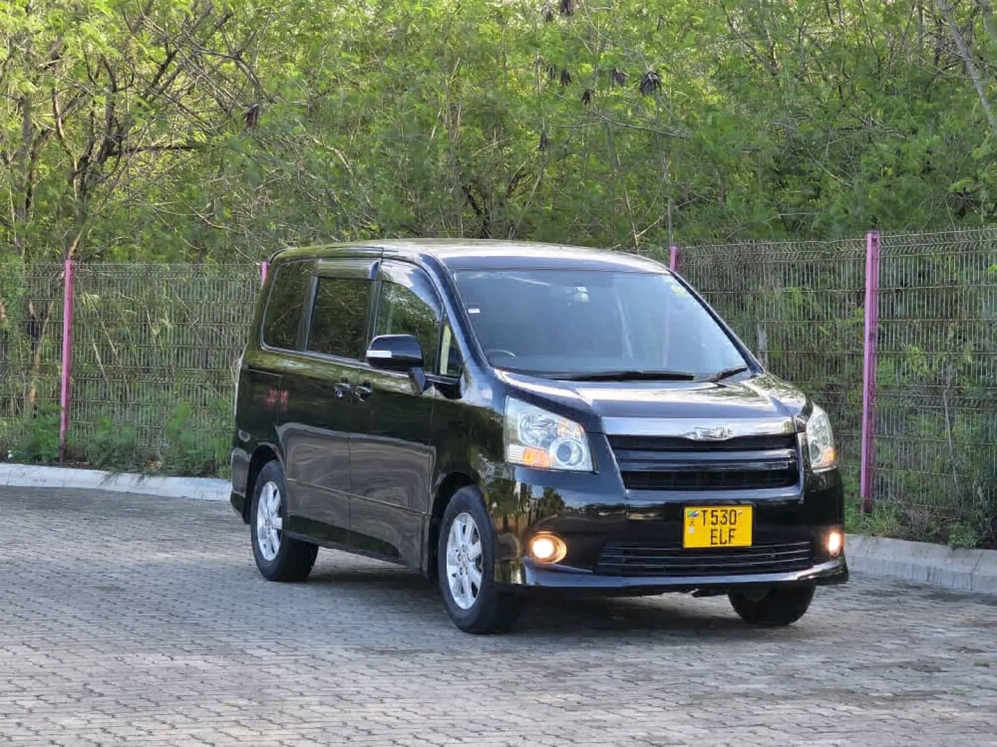Toyota Noah 2008 Low Mileage Black Minivan thumbnail 6