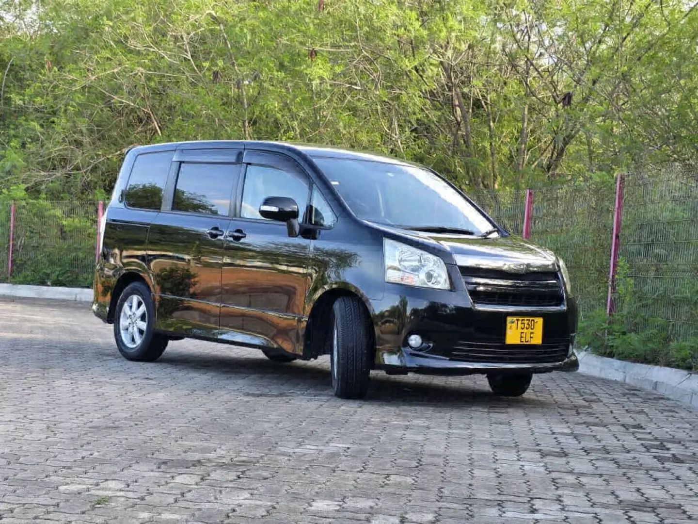 Toyota Noah 2008 Low Mileage Black Minivan thumbnail 8