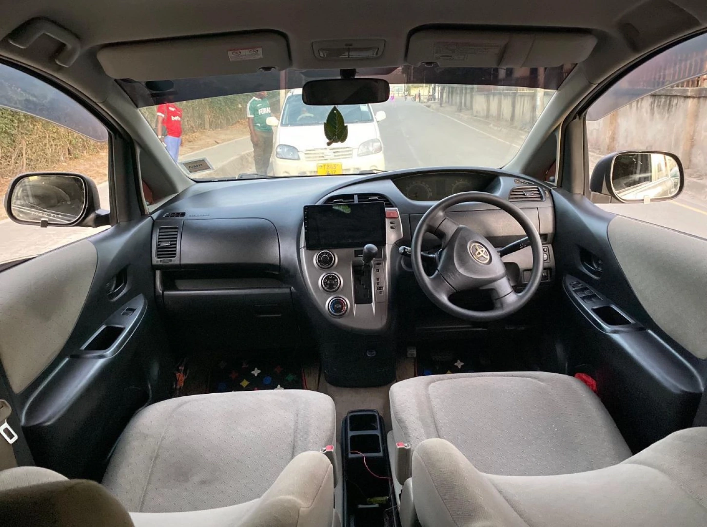 Toyota Ractis DLB 2007 thumbnail 3