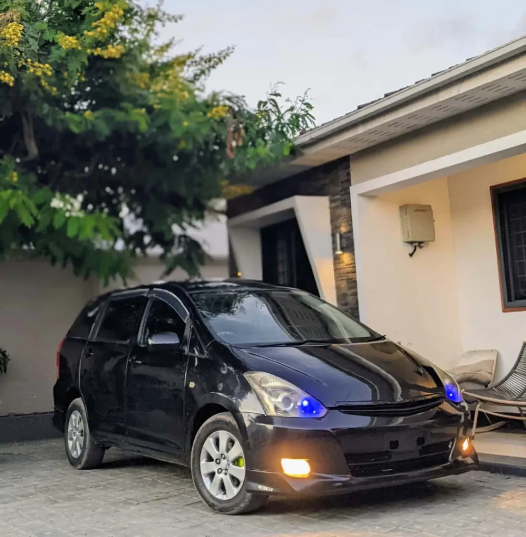 Toyota Wish DCN 1780cc Full AC thumbnail 4