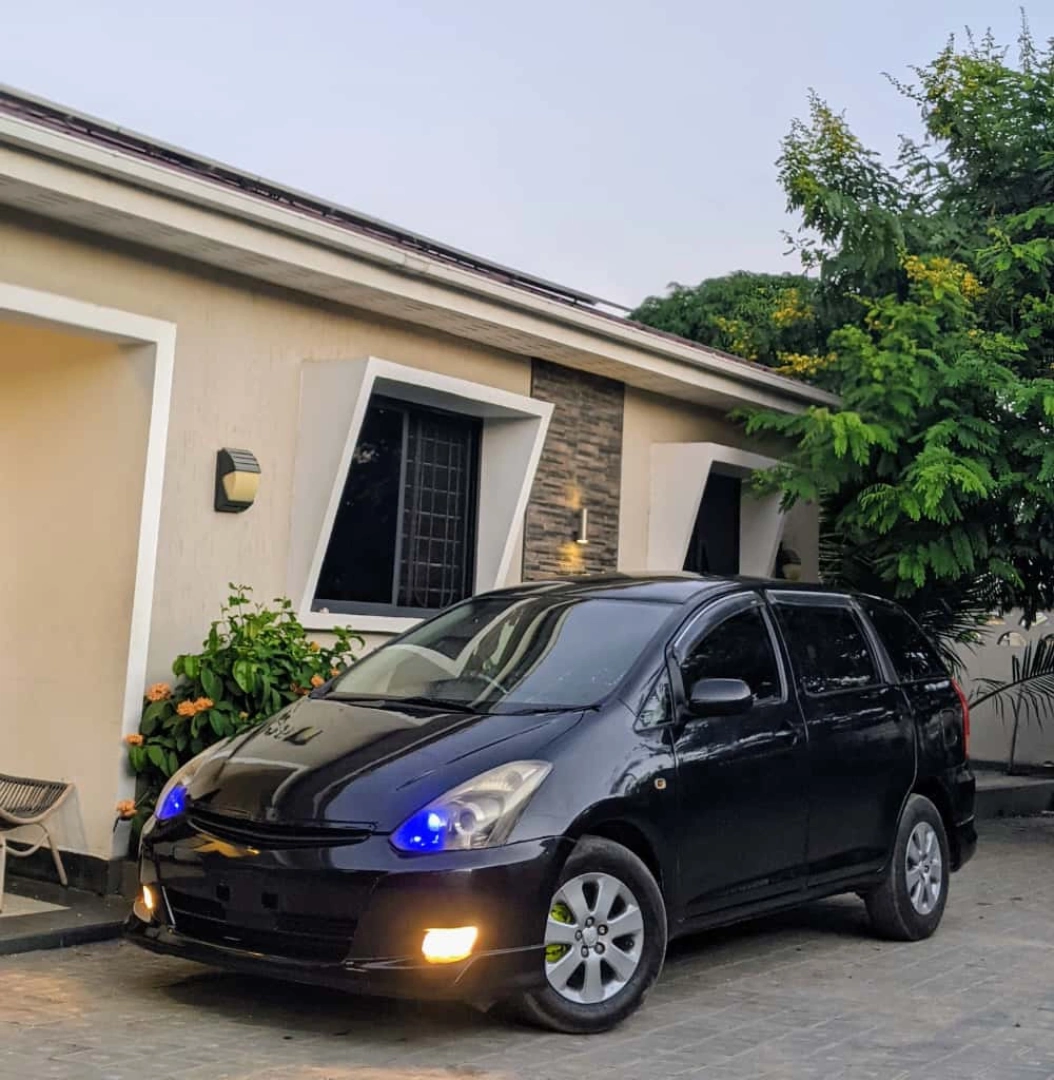 Toyota Wish DCN 1780cc Full AC thumbnail 7