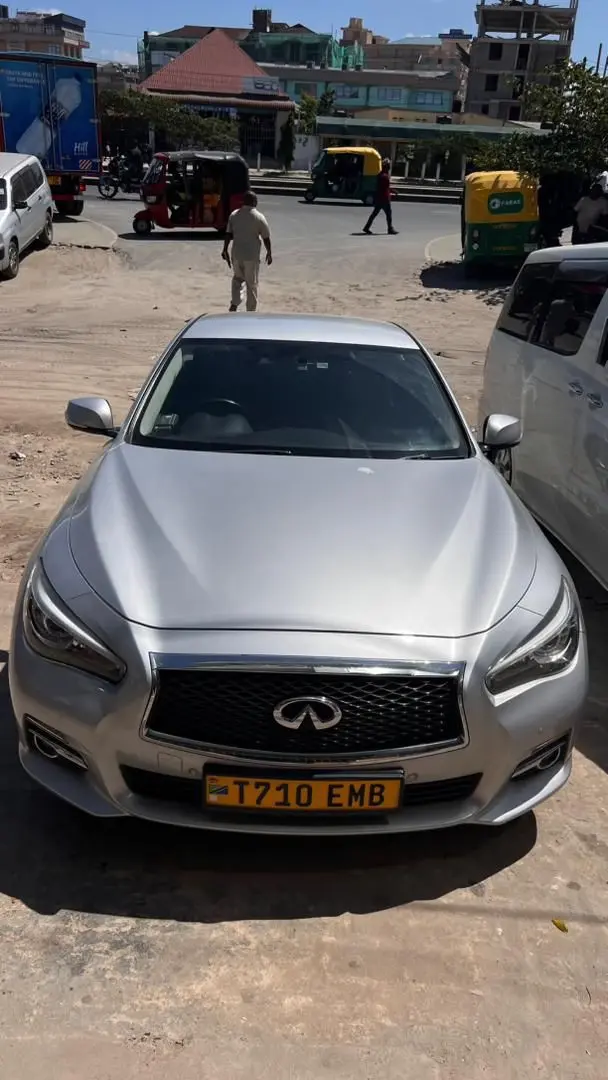 Nissan Infiniti Sedan