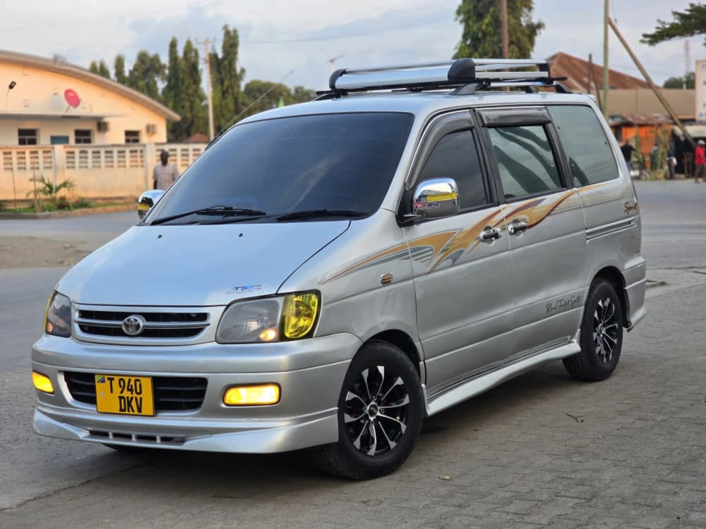 Toyota Noah SR-40 Van 2WD Full AC