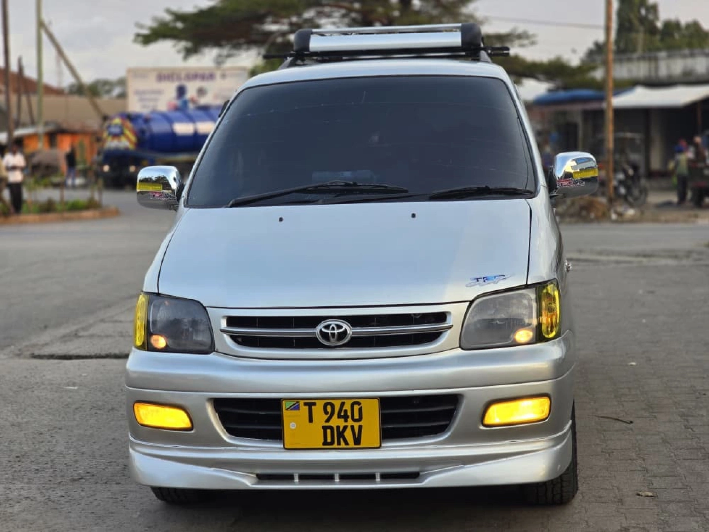 Toyota Noah SR-40 Van 2WD Full AC thumbnail 2