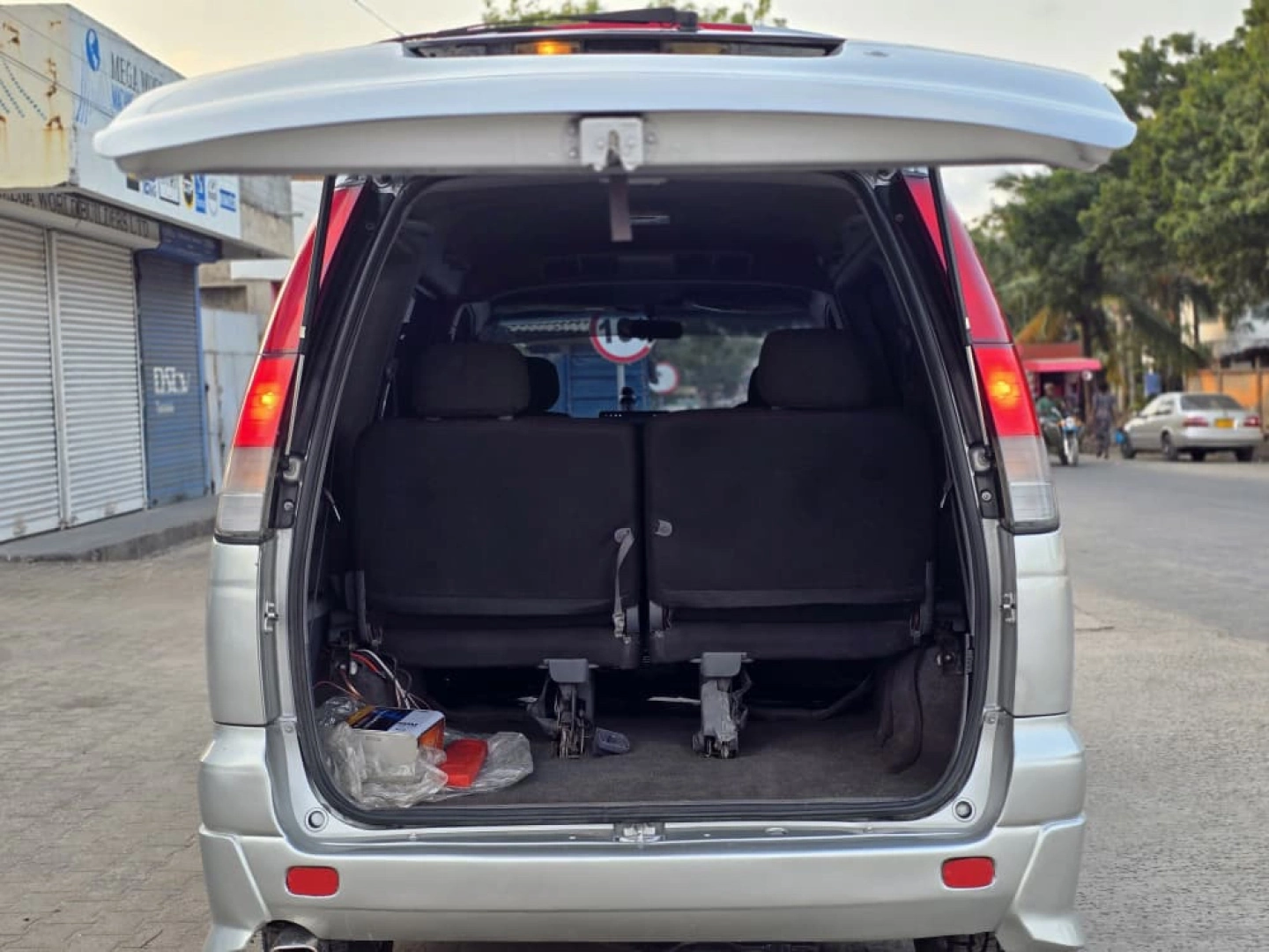 Toyota Noah SR-40 Van 2WD Full AC thumbnail 3