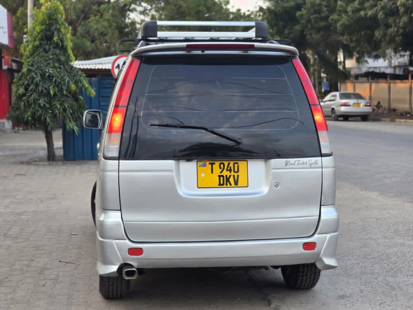 Toyota Noah SR-40 Van 2WD Full AC thumbnail 4
