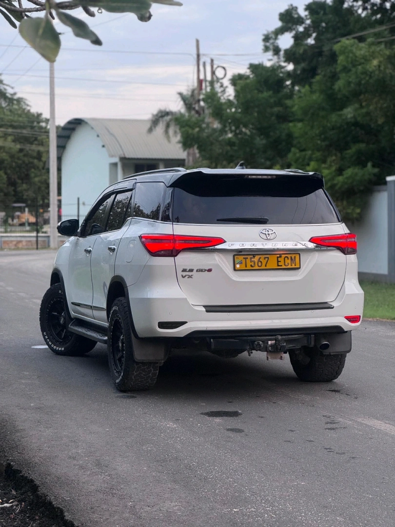 Toyota Fortuner 2021 SUV - 2.8cc, 53,500 Mileage thumbnail 3