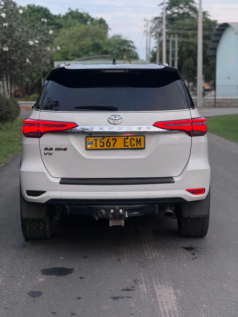 Toyota Fortuner 2021 SUV - 2.8cc, 53,500 Mileage thumbnail 4