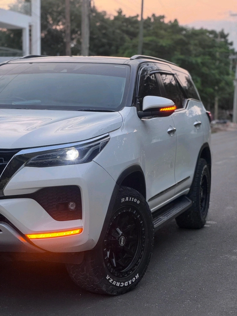Toyota Fortuner 2021 SUV - 2.8cc, 53,500 Mileage thumbnail 5