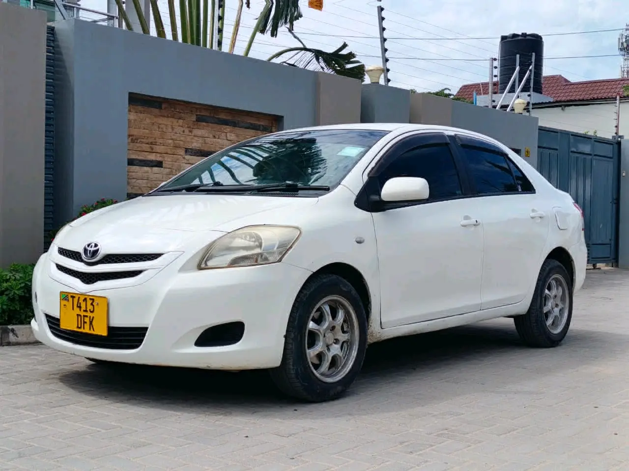 Toyota Belta (DFK)