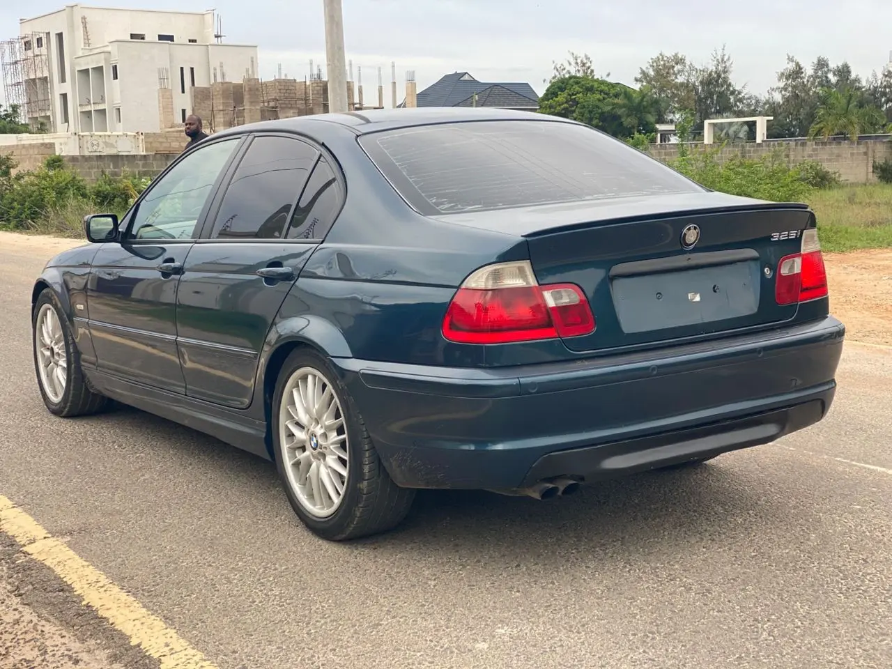 BMW 325i Sedan thumbnail 2