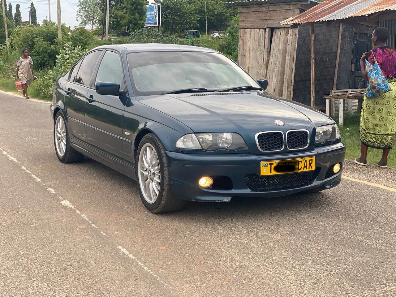 BMW 325i Sedan thumbnail 3