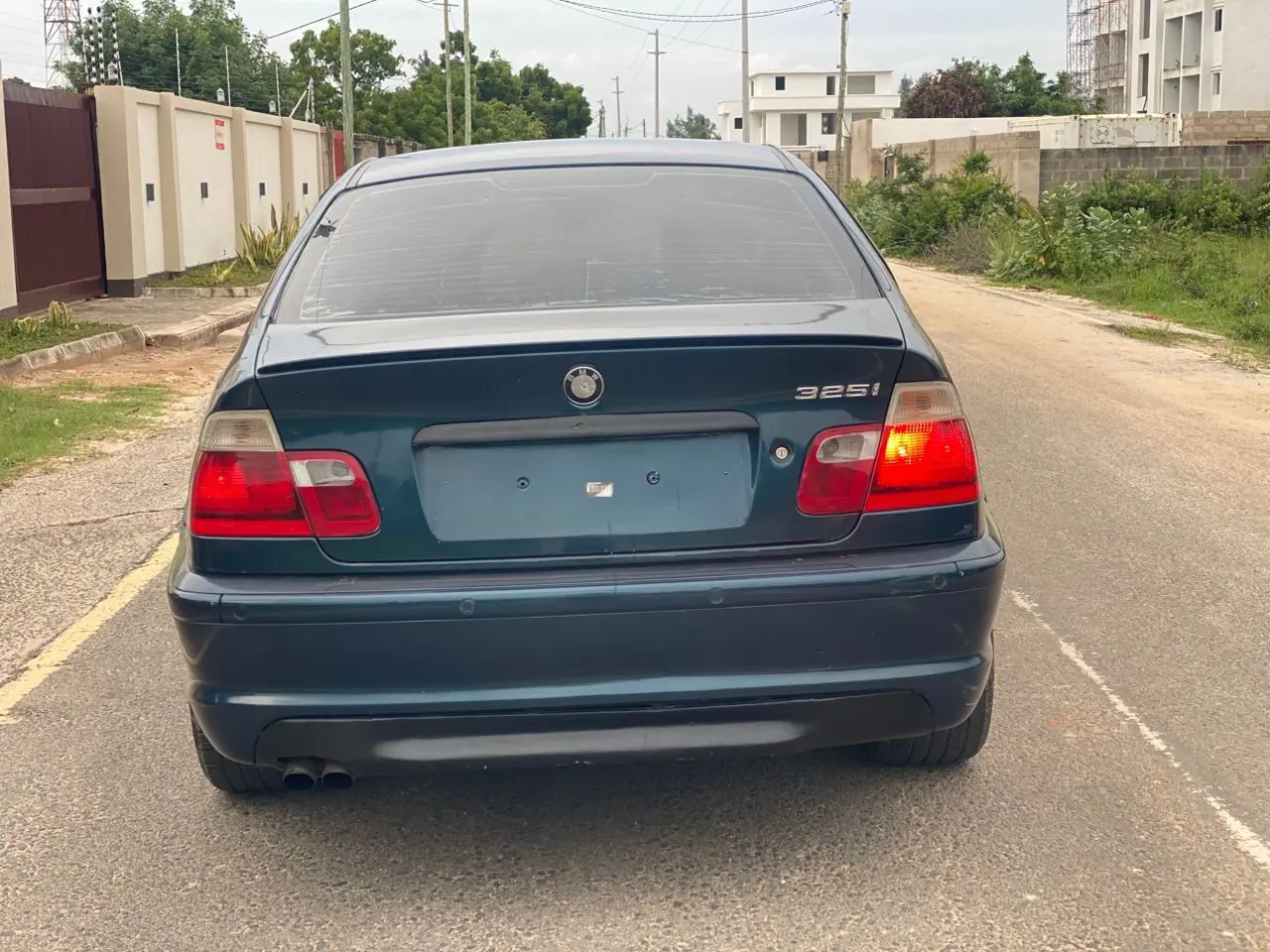 BMW 325i Sedan thumbnail 4