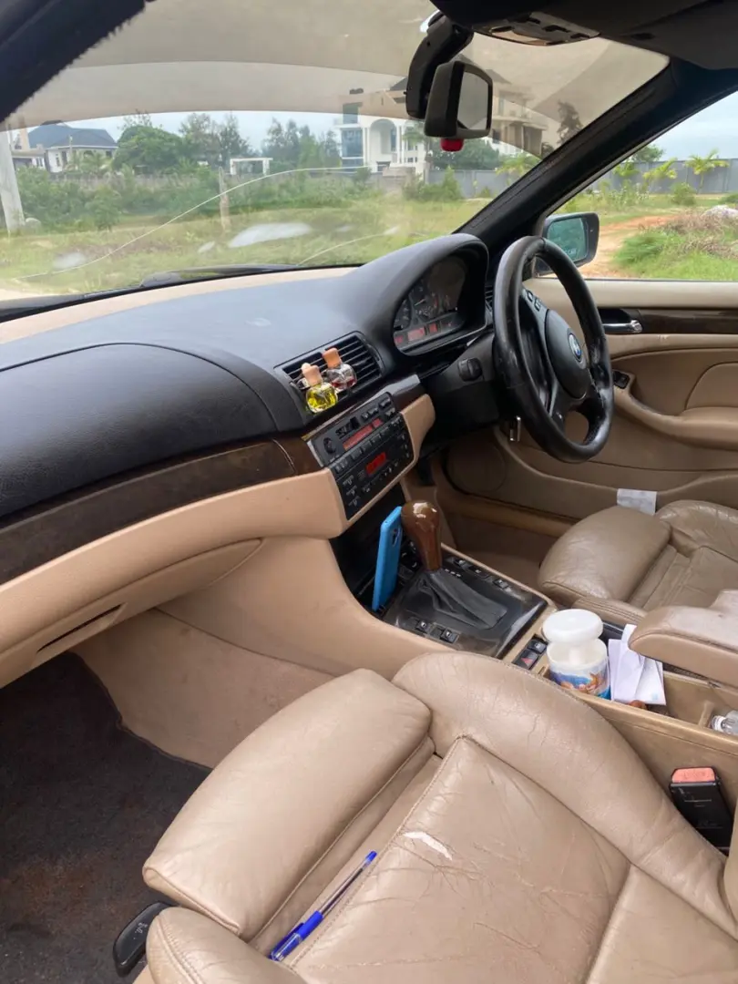 BMW 325i Sedan thumbnail 5
