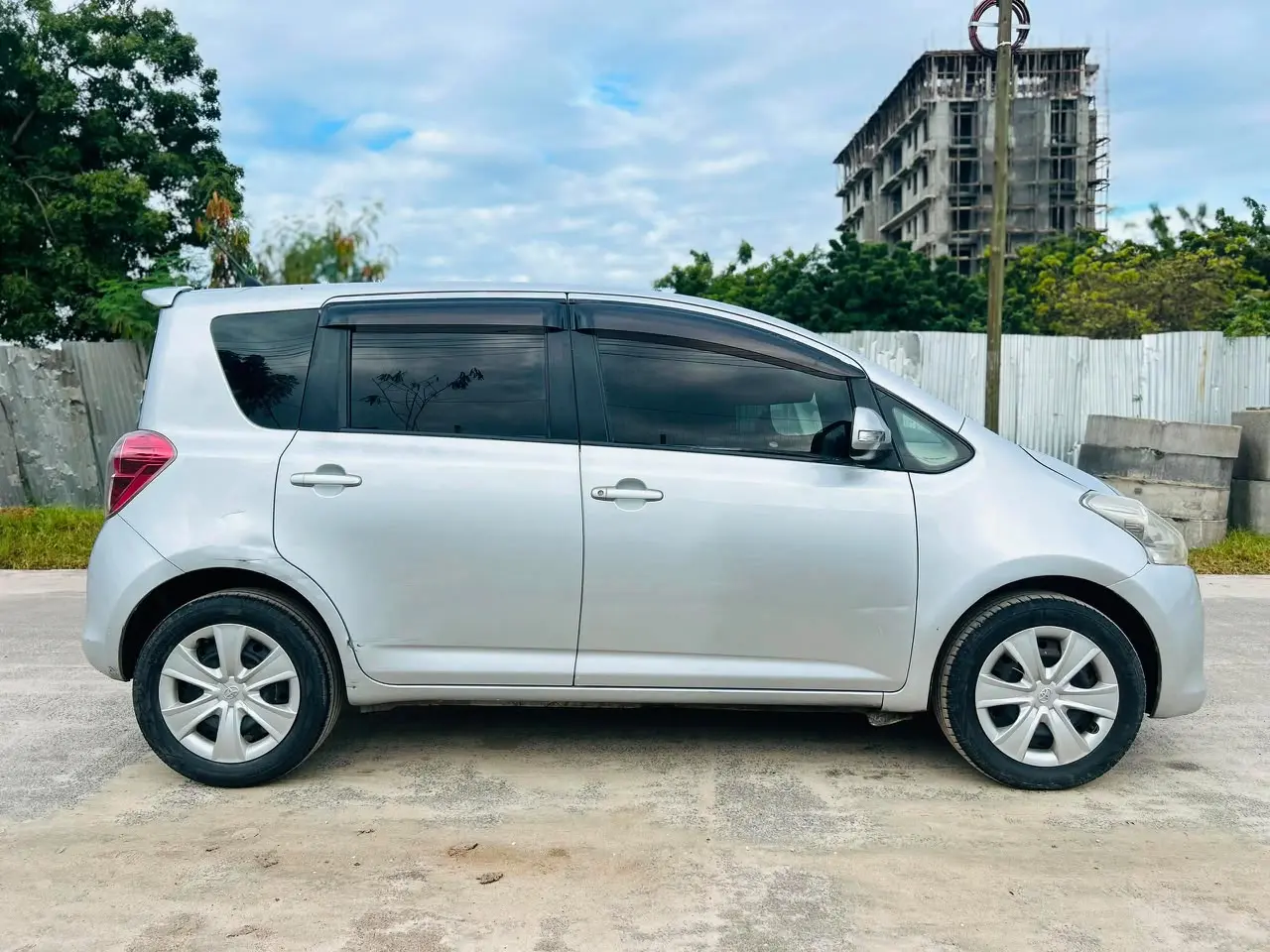 Toyota Ractis 2009 (ECB) thumbnail 3