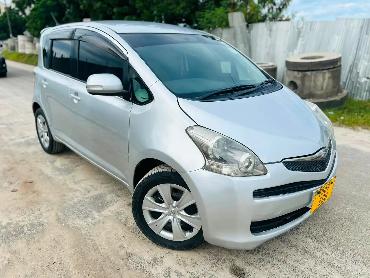 Toyota Ractis 2009 (ECB) thumbnail 6