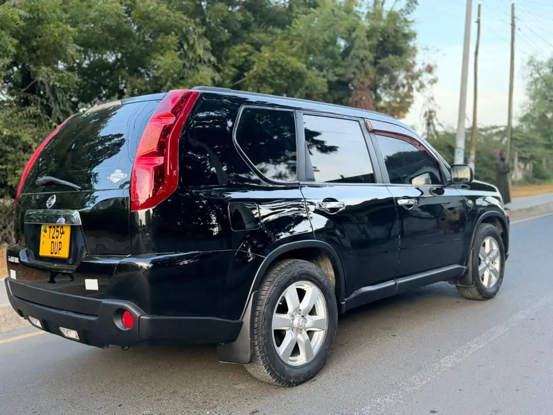 Black Nissan X-Trail SUV for Sale thumbnail 2