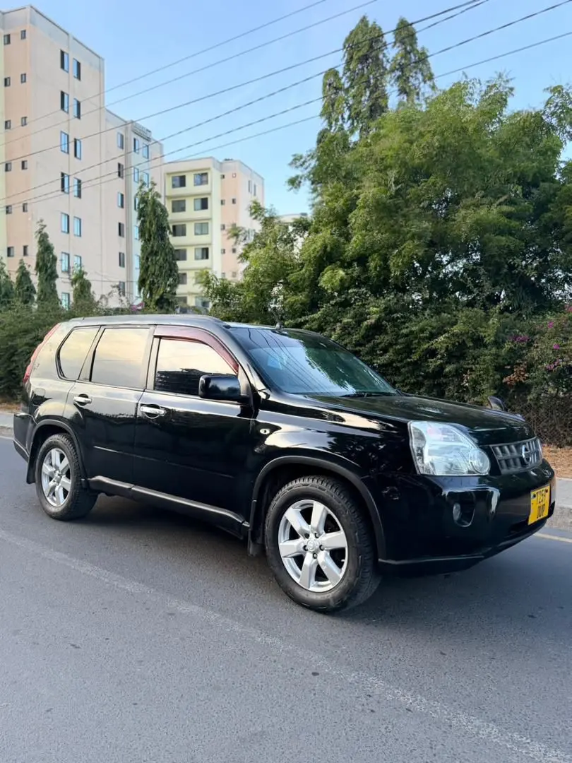 Black Nissan X-Trail SUV for Sale thumbnail 5