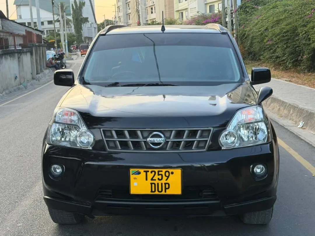 Black Nissan X-Trail SUV for Sale thumbnail 6