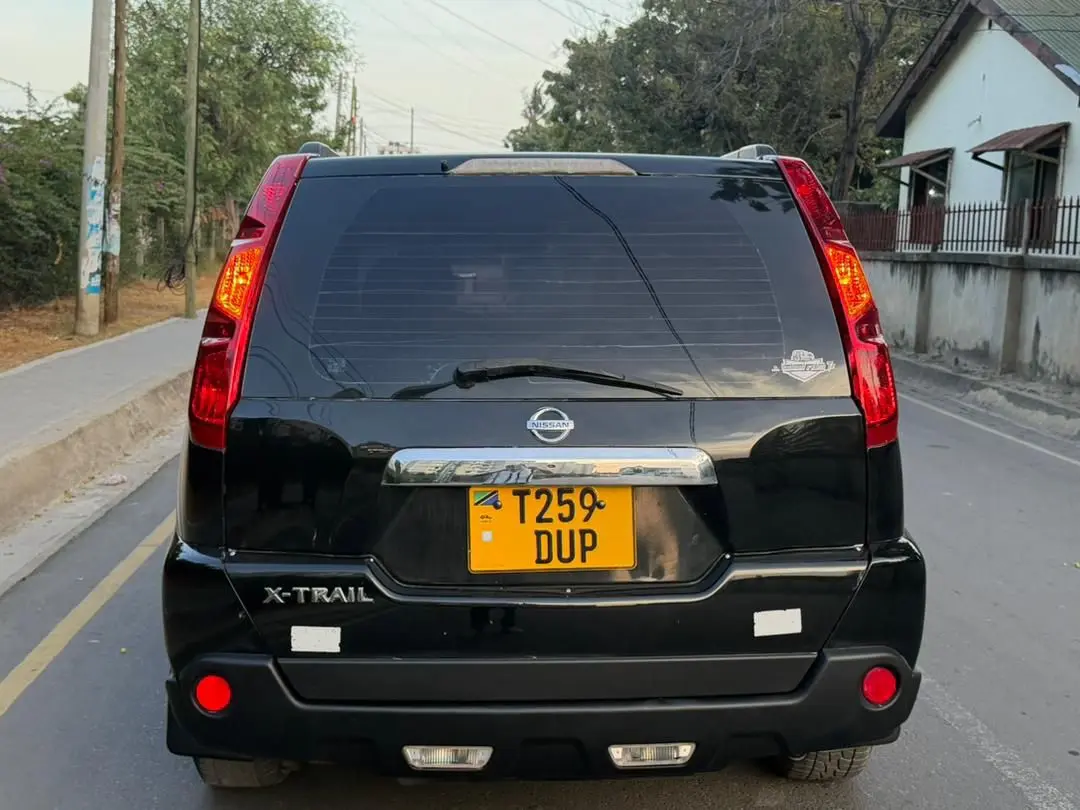 Black Nissan X-Trail SUV for Sale thumbnail 7