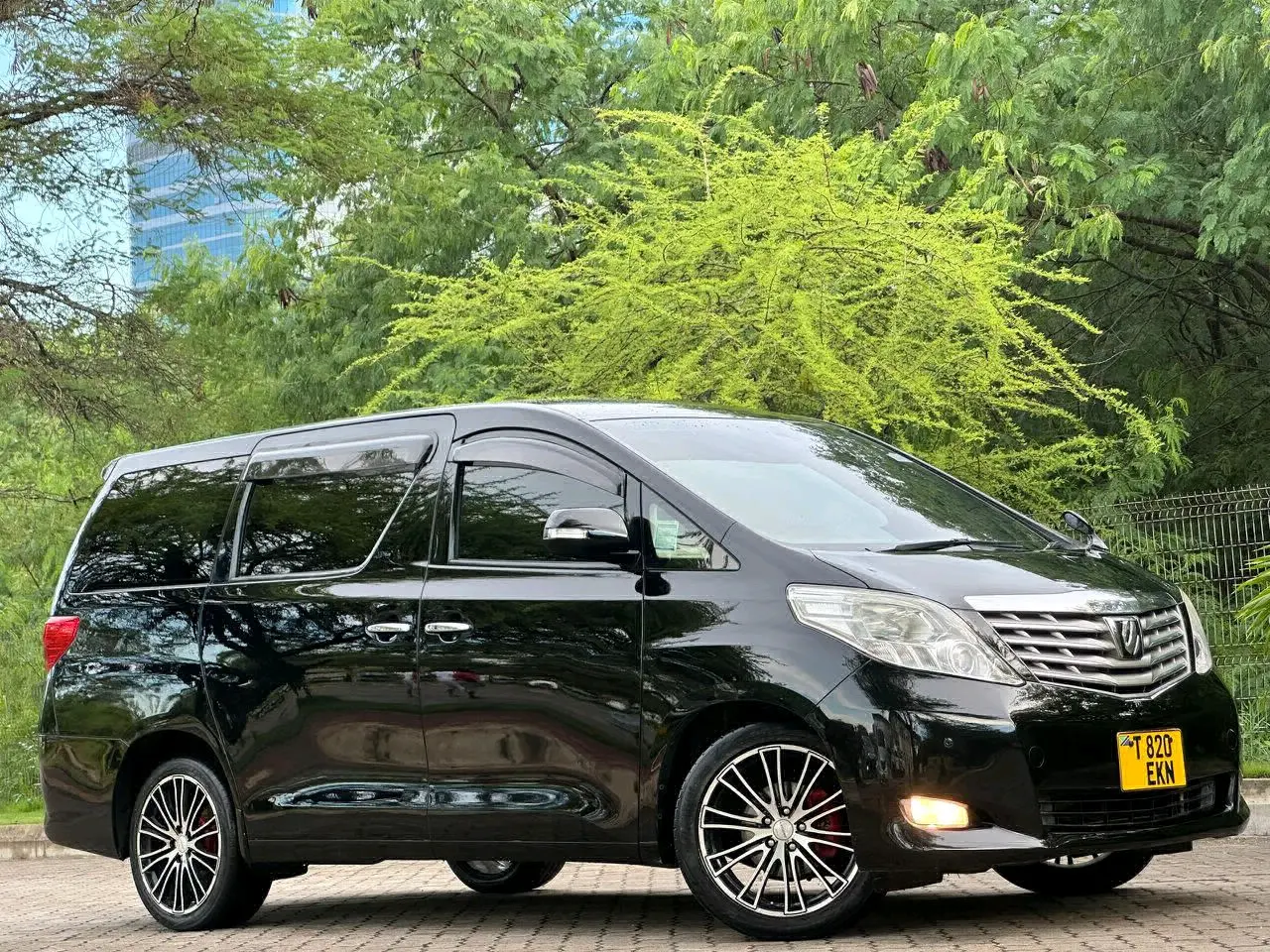 Toyota Alphard (Black) thumbnail 4