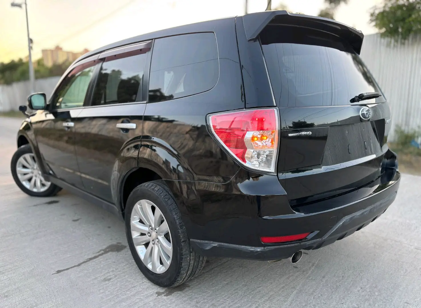 2010 Black Subaru Forester Customized thumbnail 3
