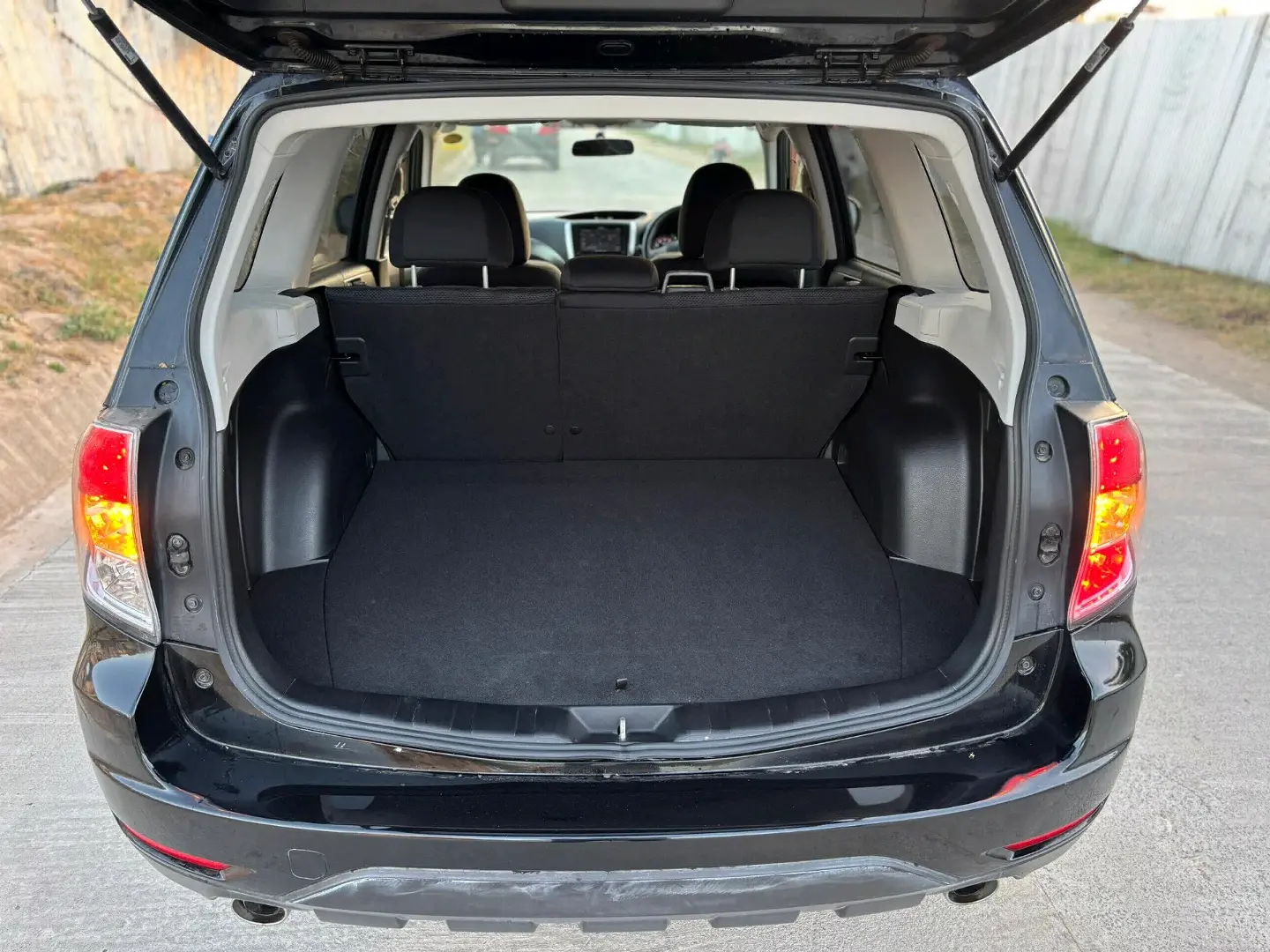 2010 Black Subaru Forester Customized thumbnail 5