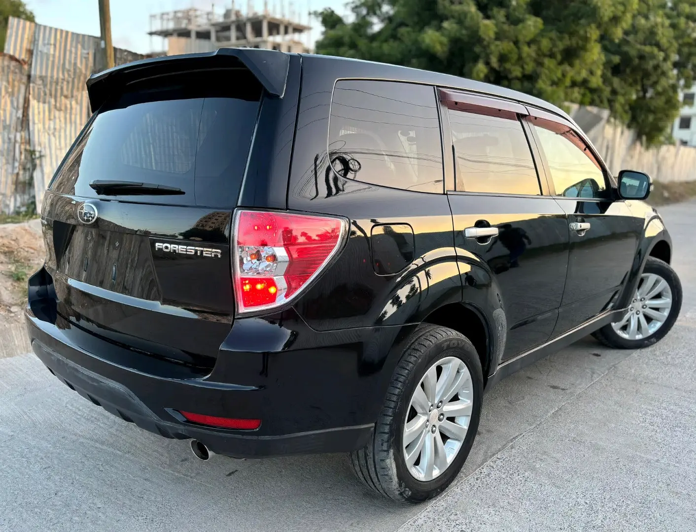 2010 Black Subaru Forester Customized thumbnail 9
