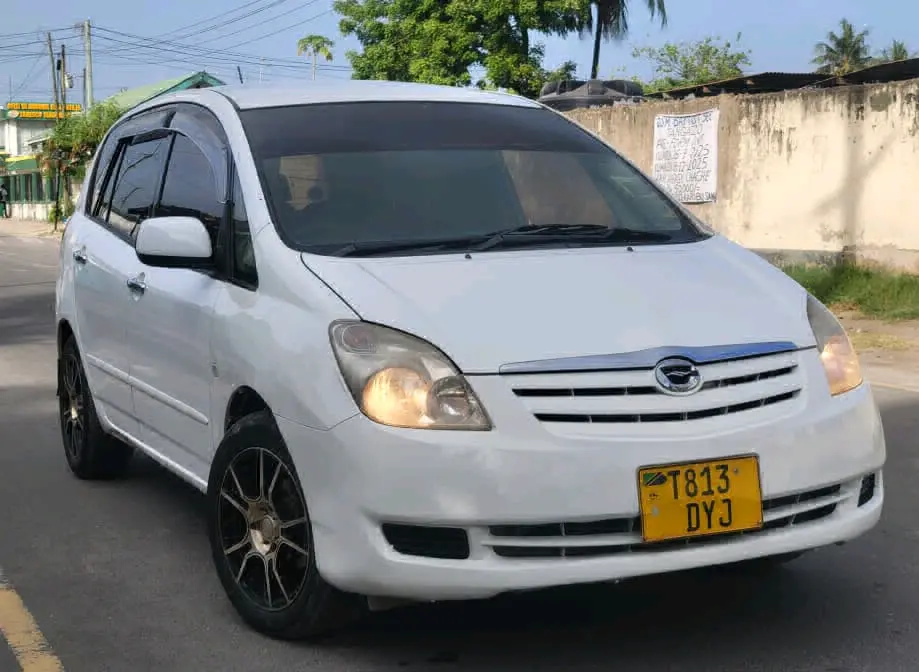 Toyota Spacio Minivan 1490cc, White thumbnail 2